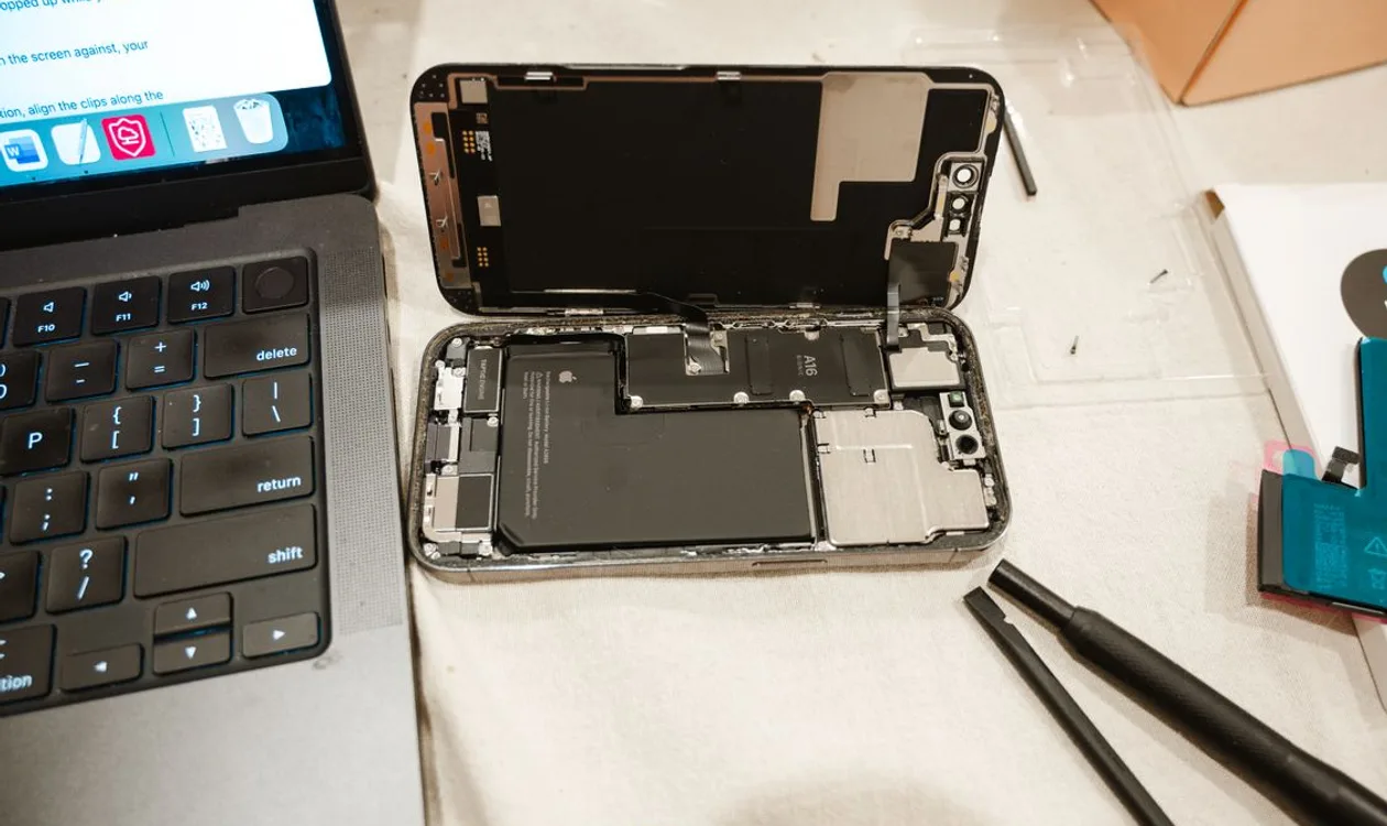 Phone Battery Replacement in Adelaide - ErrorFix4U